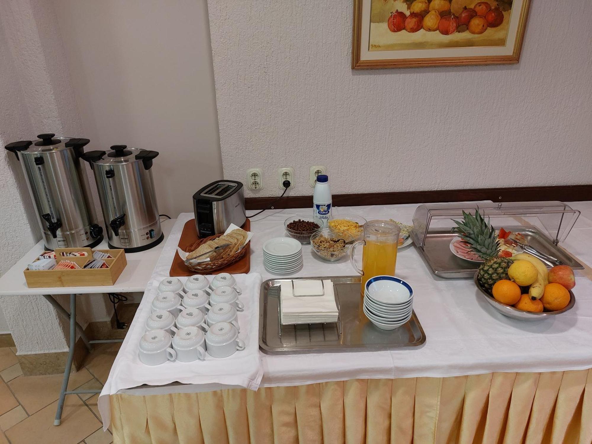 Bed And Breakfast Ivona Baška Voda Zewnętrze zdjęcie